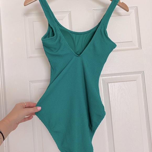 Woman’s one piece swimsuit - Picture 2 of 2